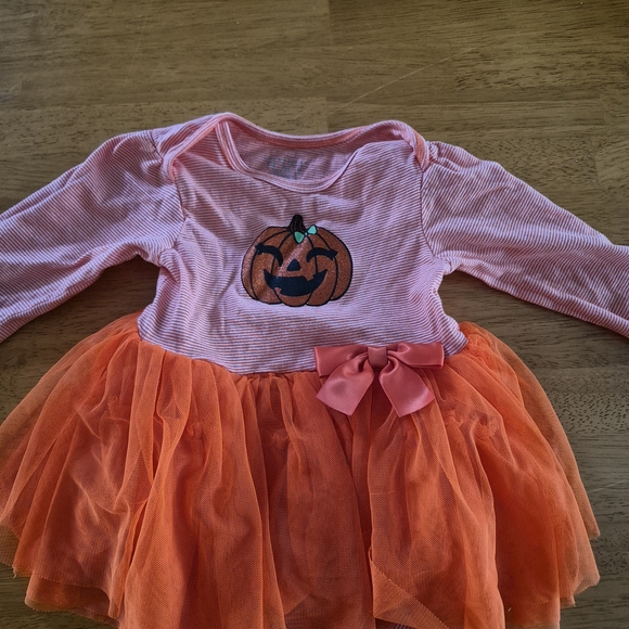 The Children's Place Pumpkin Dress with Orange Tulle. Snap Bottom, Adorable. - Picture 5 of 10